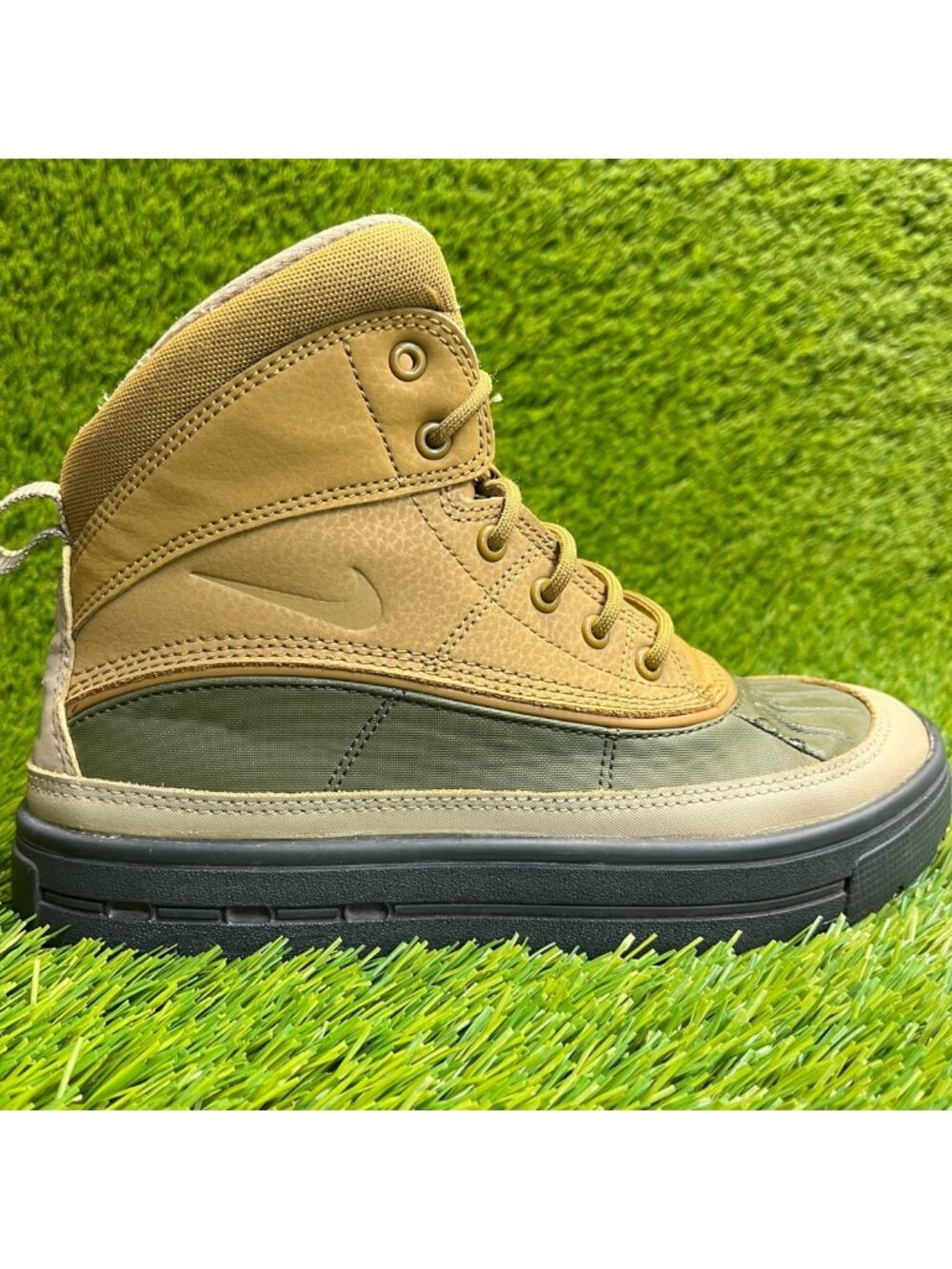 Nike Woodside 2 High ACG Boys Size 4.5Y Brown Green Black Hiking Boot‎ Shoes